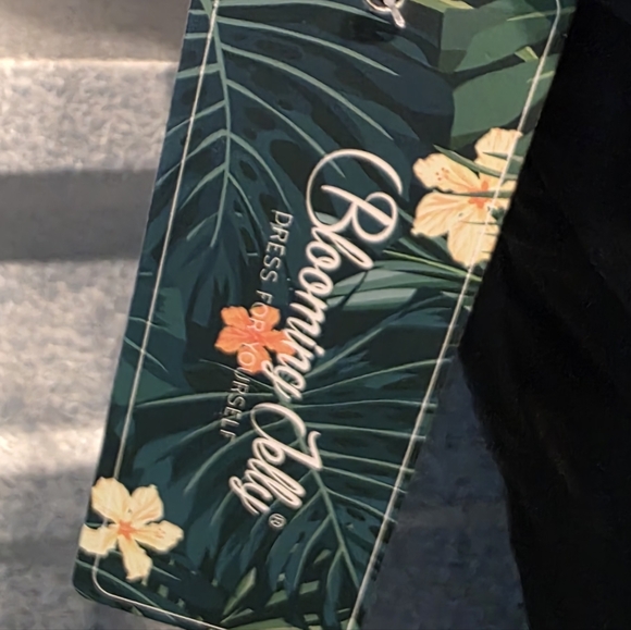 Elegant Black One-Piece Swimsuit with Lace Detail - Picture 2 of 4